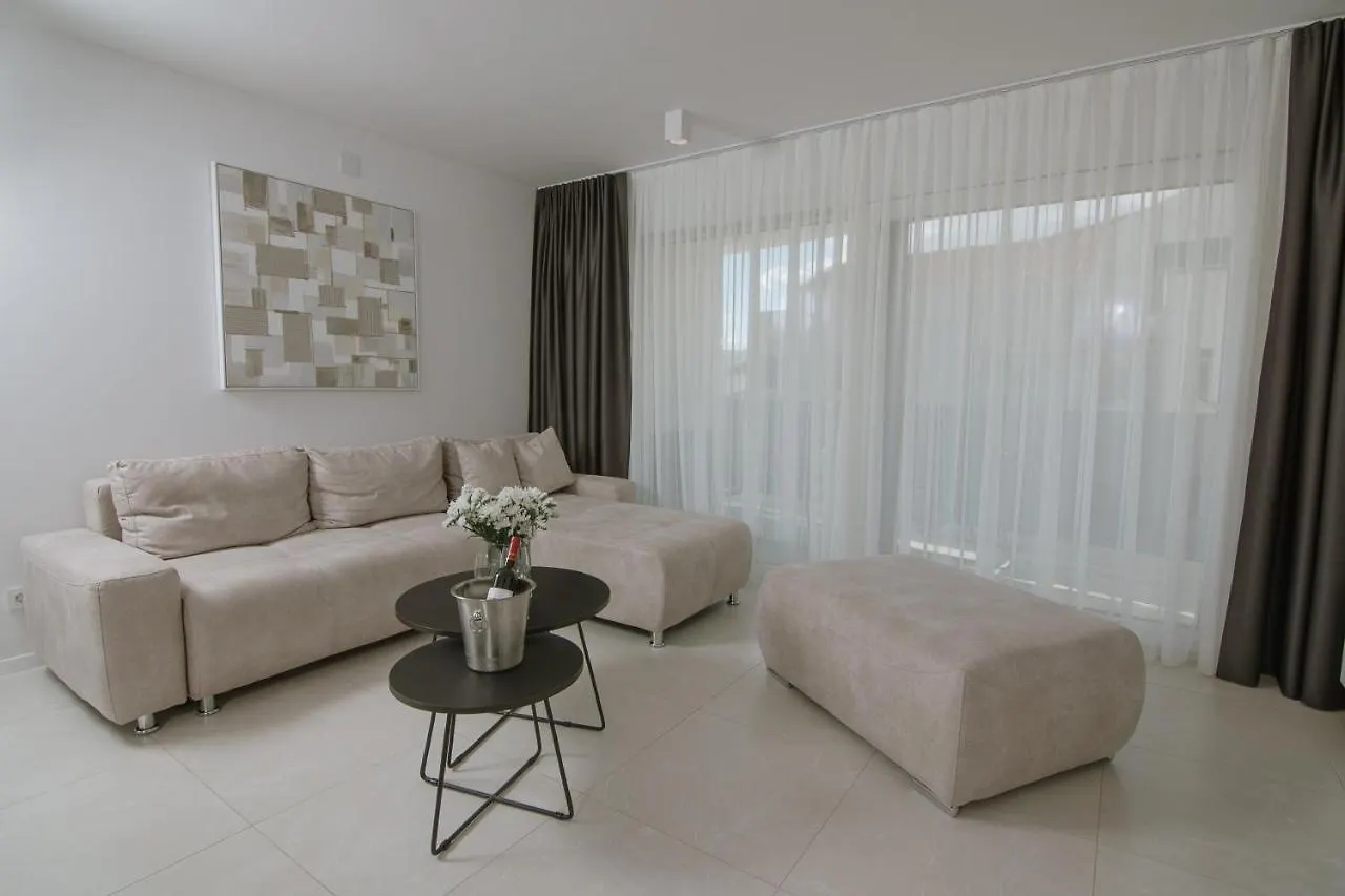Apartment Adriatic Pearl 2 Trogir 0*,  Croácia